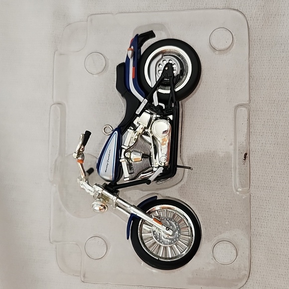 NWT Harley Davidson Hallmark Keepsake Ornament-2000 Softail - Picture 9 of 16